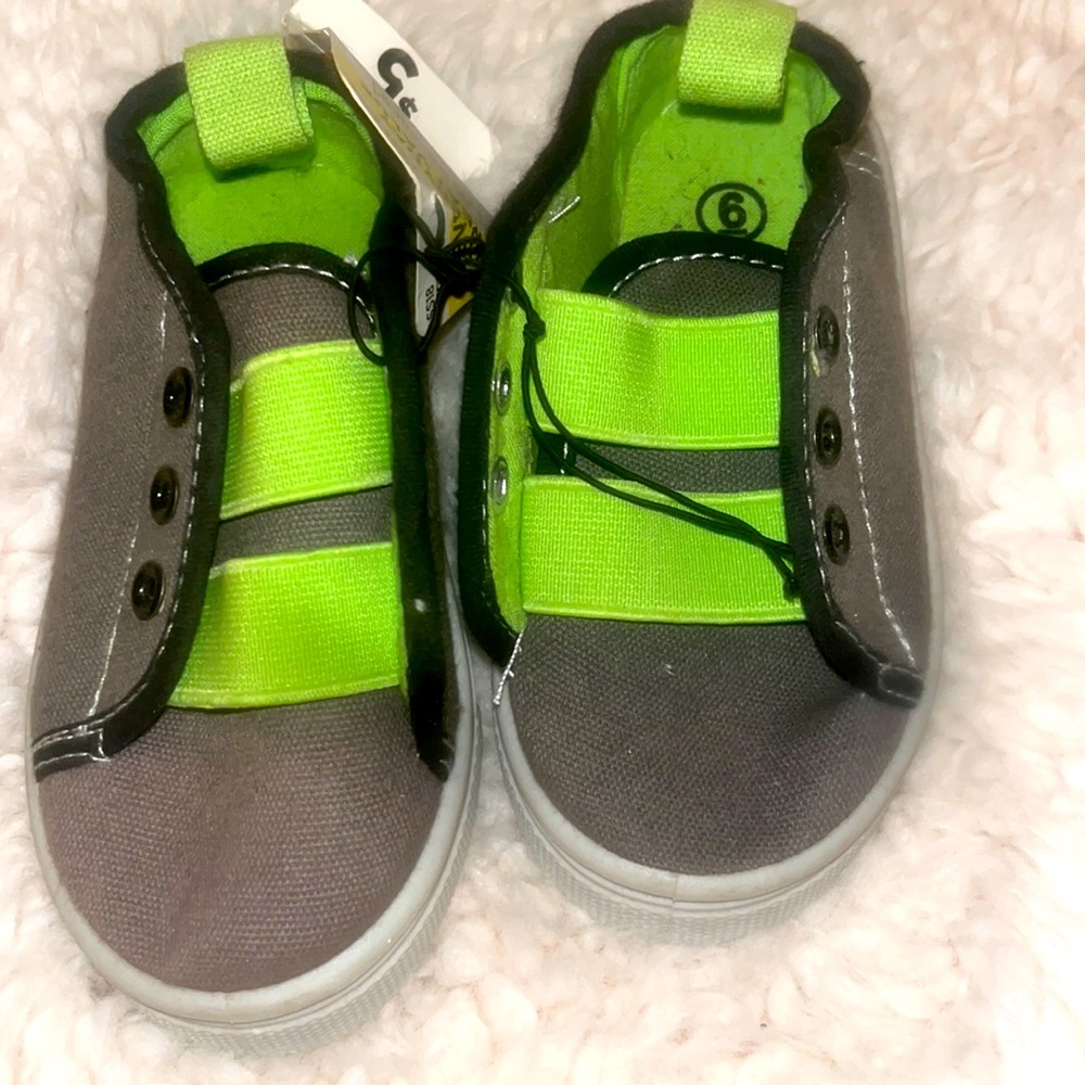 Sneakers toddler size 6